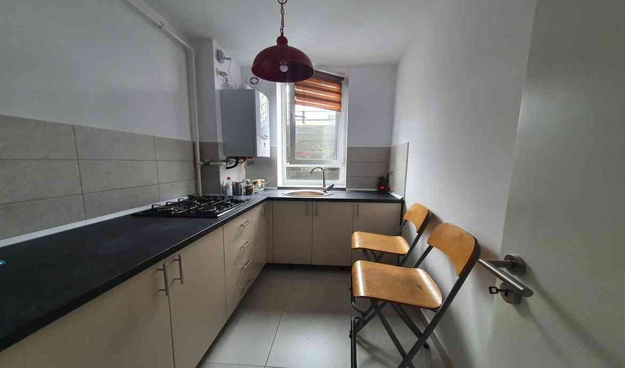 Inchiriere garsoniera decomandata cu birou Avantgarden 4