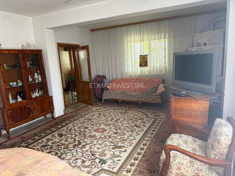 Vila P+1/ Garaj / Acces la 2 strazi / 630 mp - 26