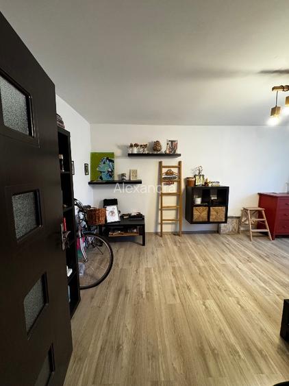 Închiriez garsonieră  - 4