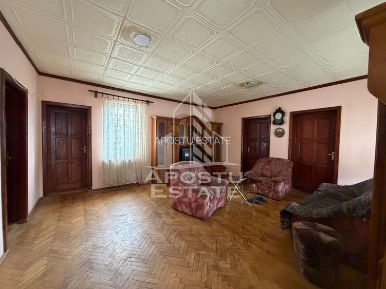 Casa individuala, cu 12 camere,5 bai, acces auto, teren 642, Girocului - 2