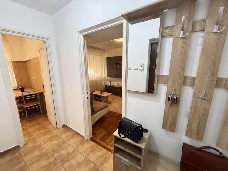 Apartament cu 2 camere de închiriat | Vedere către Piața Ovidiu - 14