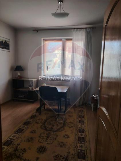 Casă / Vilă cu 8 camere de vânzare în zona Central - 6