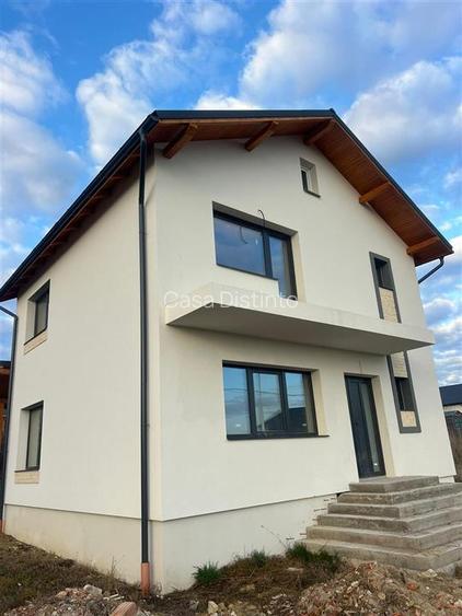 Casa cu 4 camere 5 ari teren - 10