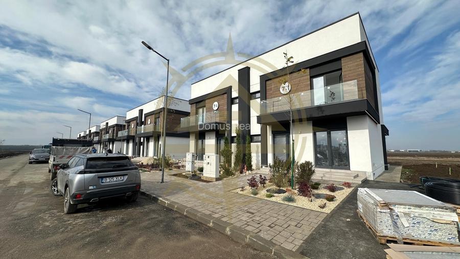 DOM00298 - Vila cu panouri solare in complex rezidential - 2