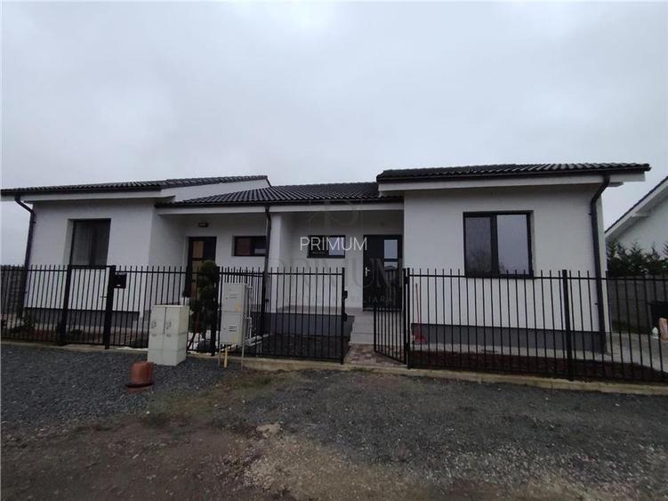 Duplex pe parter finalizat - gata de mutat - zona foarte buna -asfalt- 2 dormito - 2