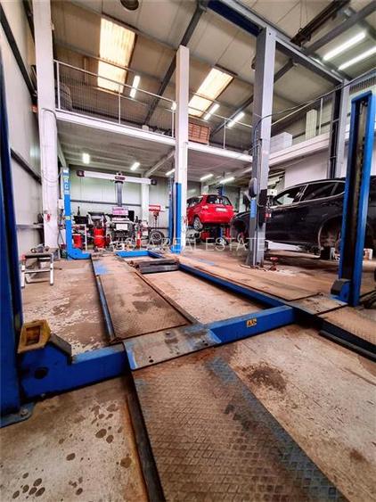 Service auto complet echipat, la cheie – 4 posturi lucru, elevatoare 3t si 5t. Z - 2