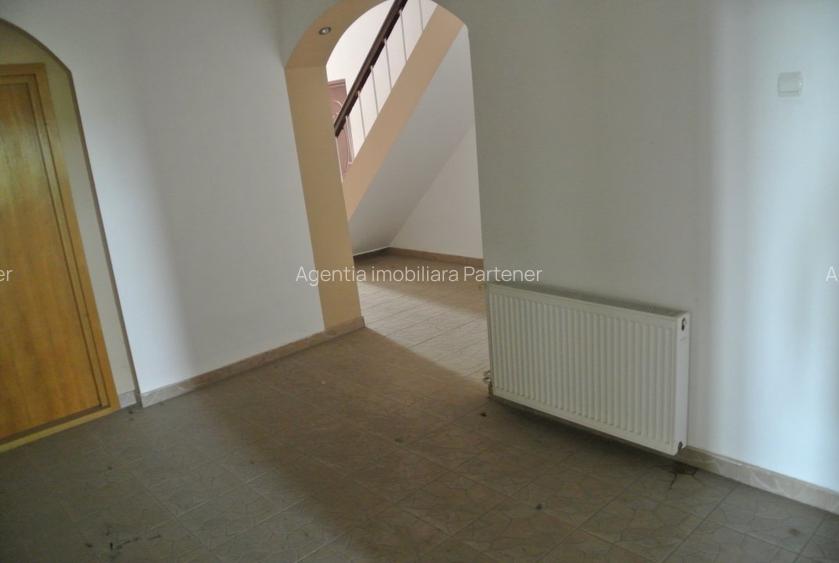 Proprietate Bascov, teren 13.500mp + 2 constructii (36 camere) - 13