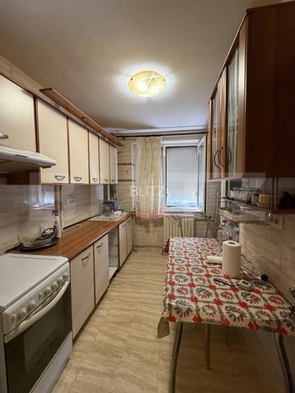 Apartment 4 camere, et. 1, Calea Severinului/ Scoala Decebal - 12