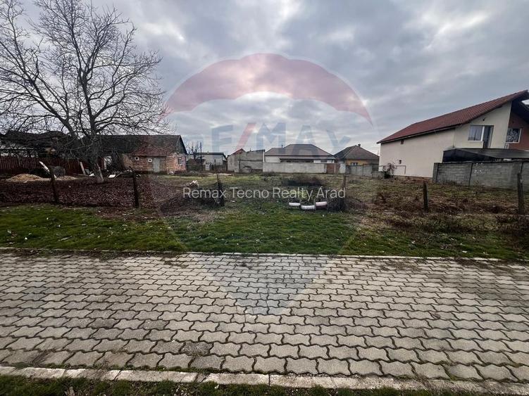 Teren de inchiriat-Subcetate( langa Bazinul de înot și polo ) - 2