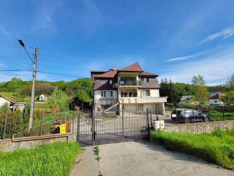 Casa de vanzare - Parter + Etj1 + Etj2 - 12