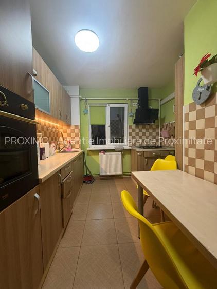 Apartament 3 camere, zona Circumvalatiunii, etaj intermediar - 5