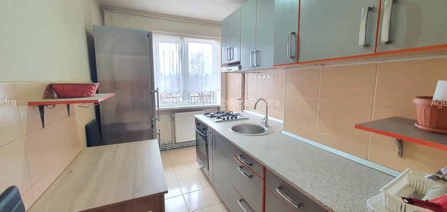 Vand apartament de 2 camere, semidecomandat , situat pe str.Ceferistilor,etaj 2 - 4