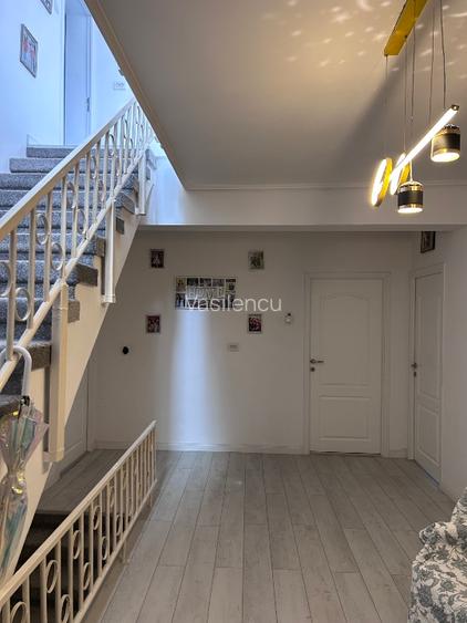 Casă modernă și spațioasă, gata de mutat – 6400 mp teren, terase și garaj – 399. - 12