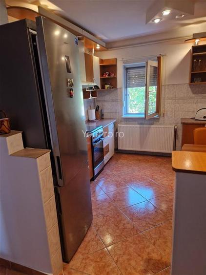 Dambovita 3 camere Decomandat etaj 4 - 3