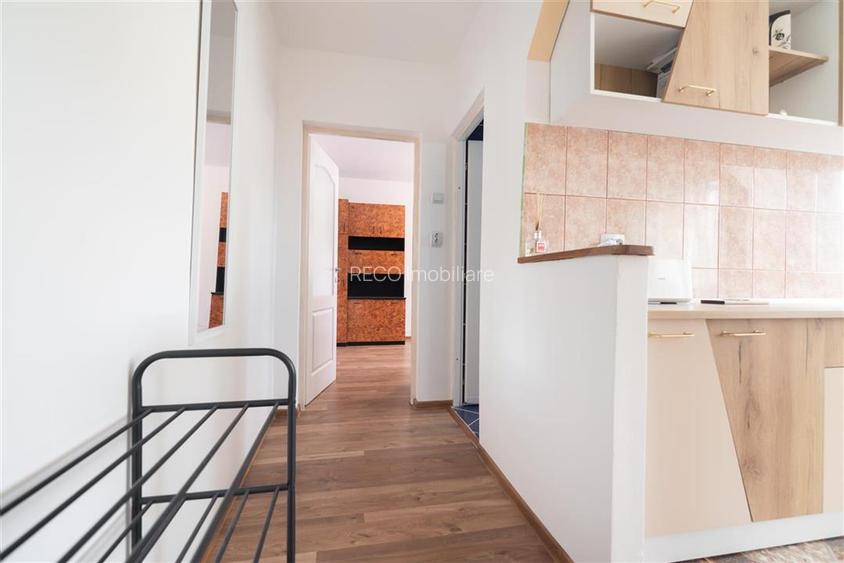RECO Apartament 2 camere decomandat Rogerius etajul 3 - 5