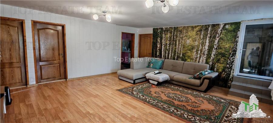 Ferma 3,3ha, din care 2,5ha intravilan, vila 7 camere, D+P+E+M, casa pentru munc - 19