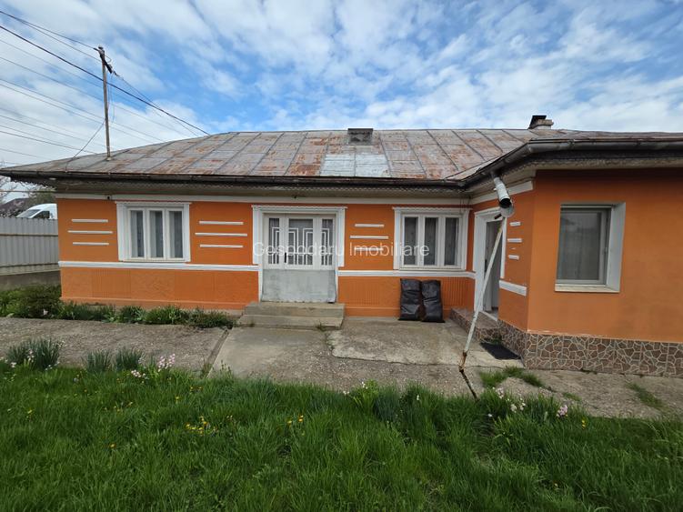 De vanzare casa din caramida in Sascut Targ cu deschidere la E85 - 2