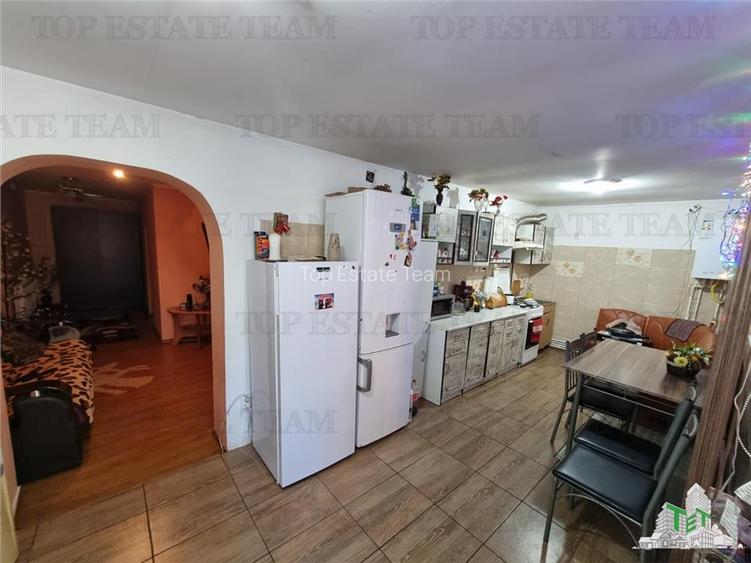 2 case  la pret de una in Valu lui Traian - 13