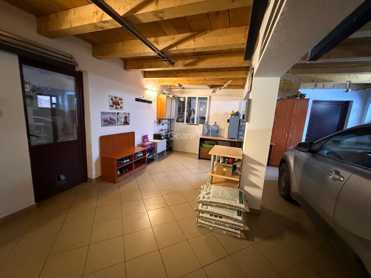 Vand vila si 8800 mp teren in Gura Vaii, Neamt- la 12 km de Piatra Neamt .  - 9