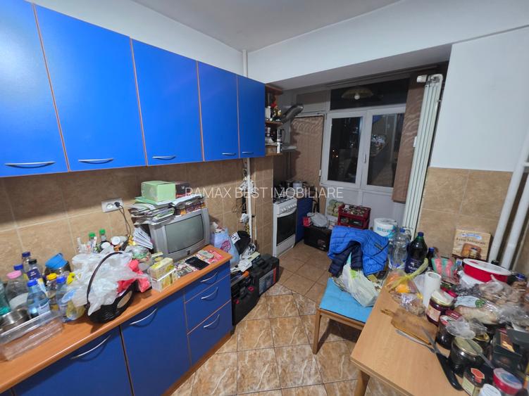 Titan, Constantin Brancusi intersectie Sadului, piata Minis, 5 min metrou - 4