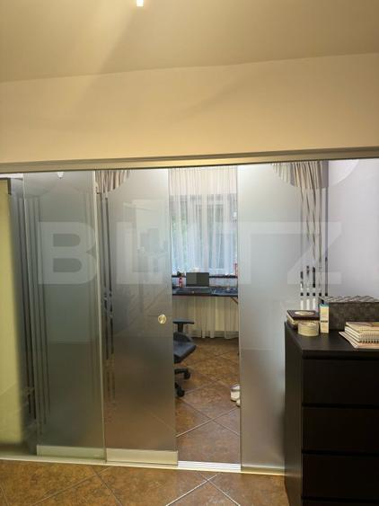 Apartament de vanzare cu 4 camere, zona Ultracentral SCHIMB SI CU CASA