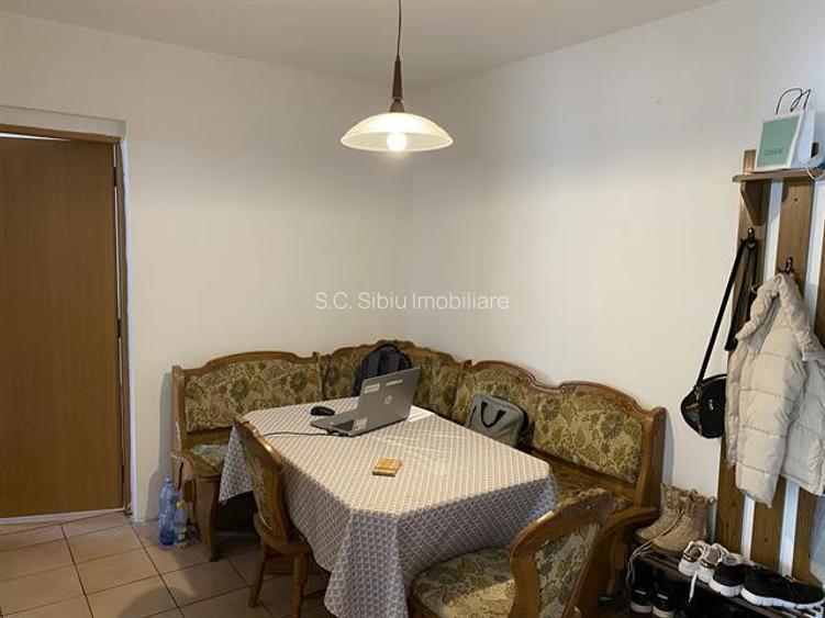 ap 2 camere decomandate v aron piata et 3 - 6