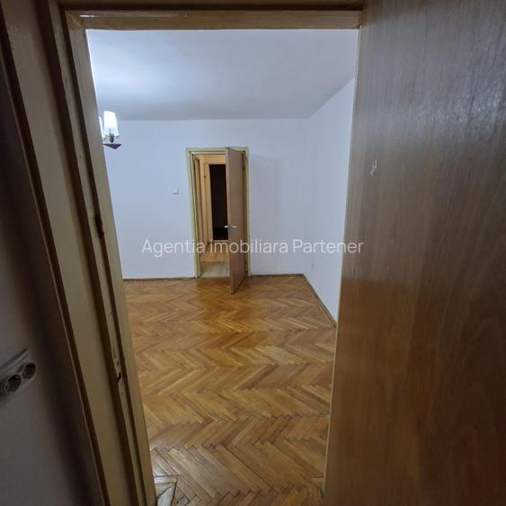 3 camere Calea Bascov , centrală/ finisaje clasice , LIBER / ușor negociabil ! - 9