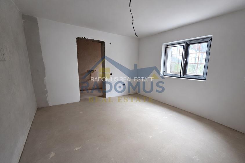 Vila Tătărani - 280 mp utili - 500 mp Teren - 8 Camere + 4 Băi - 8