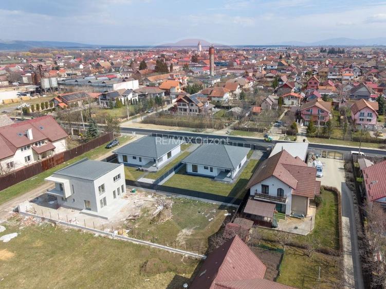 Casa 4 camere- noua-la cheie, poziție excelentă in Harman - 3