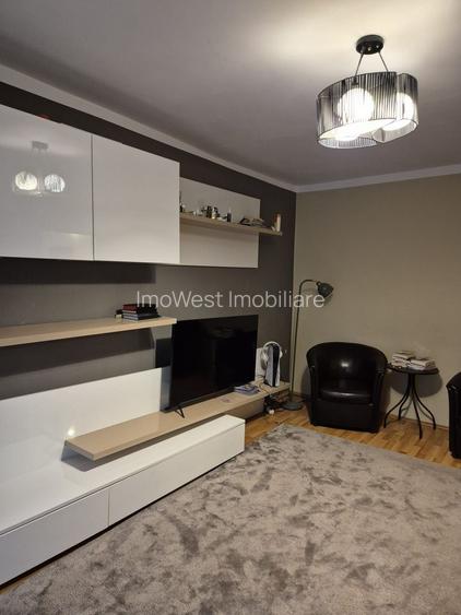 Aradului | 4 camere | Decomandat| Etaj intermediar | 3 balcoane si boxă - 2