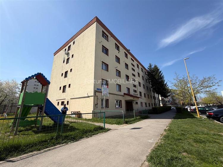 Garsoniera mica, renovata, pe str. Zizinului - 9