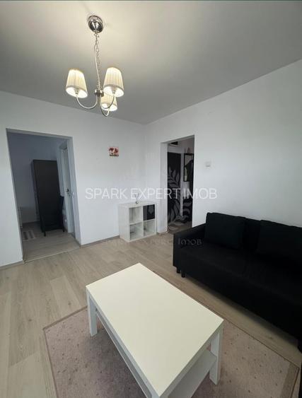 2 CAMERE // MEGA IMAGE REPUBLICII // MOBILAT SI UTILAT - 2