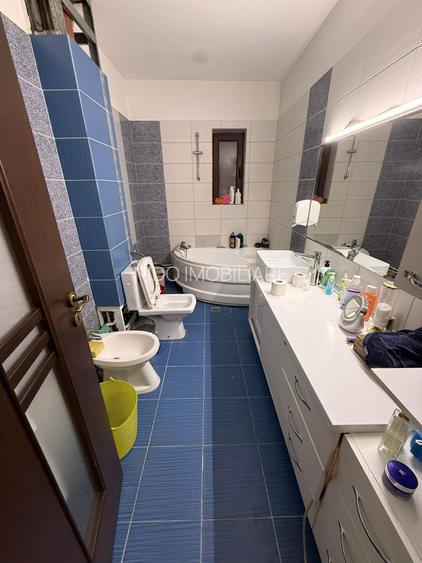 CASA INDIVIDUALA - 200 Mp. Utili - 800 Mp. Totali - Constructie 2009 - 11