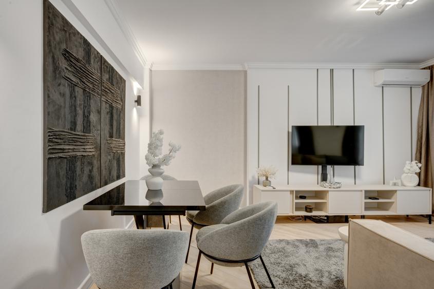 Apartament cu vedere spectaculoasă, 3 camere, 2 băi, bloc 1979, Universitate!