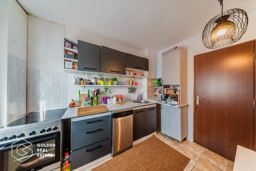 Apartament 4 camere, langa campusul UVVG, decomandat, etaj 3, comision 0% - 5