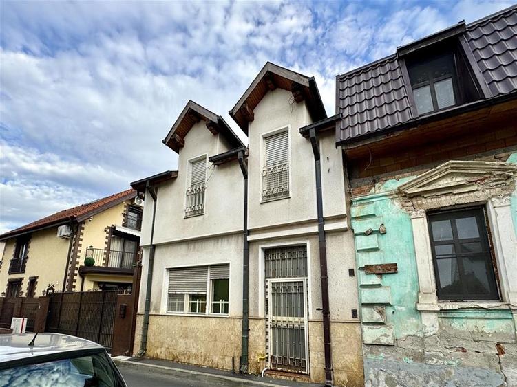 Casa individuala de vanzare zona centrala