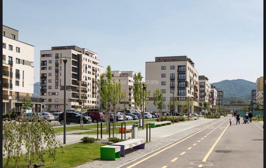 Studio in Kasper Coresi, vedere către aleea pietonală, loc de parcare si boxa - 17