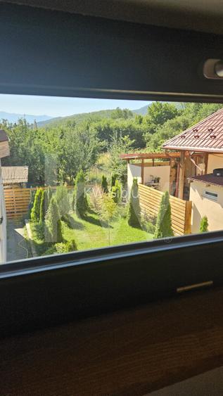 Casa moderna de inchiriat, cu garaj generos – Tocile, Sadu - 10