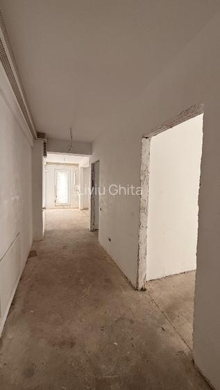 Vand apartament 4 camere cu terasa si gradina, ultracentral - 12