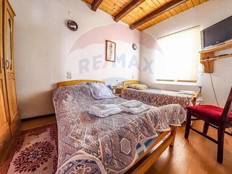 Vila / Pensiune cu 20 camere de vânzare în Câmpulung Moldovenesc, SV - 24