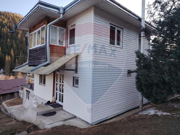 Case cu 7 camere de vânzare în comuna Panaci, sat Drăgoiasa. - 7