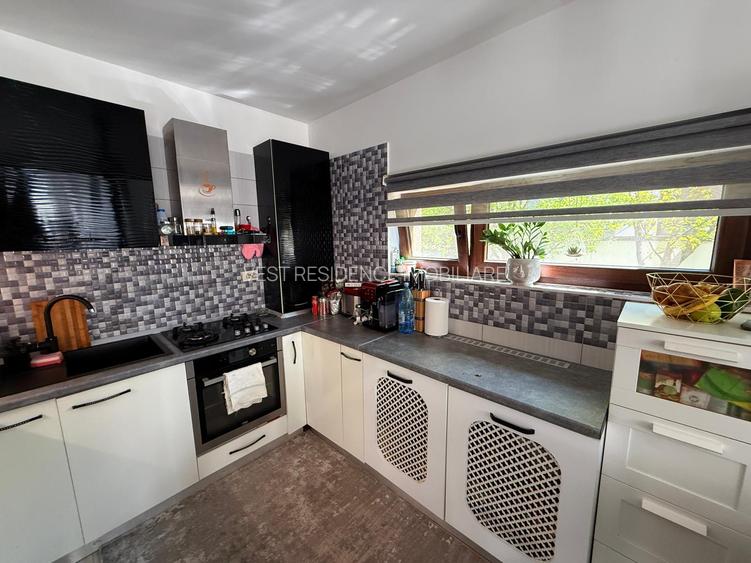 Casă tip insiruită cu 3 camere, colt. Comision 0 - 7