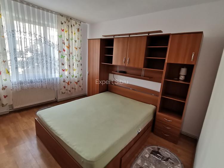 INCHIRIEZ  apartament  2  camere,renovat,zona Centrala - 4