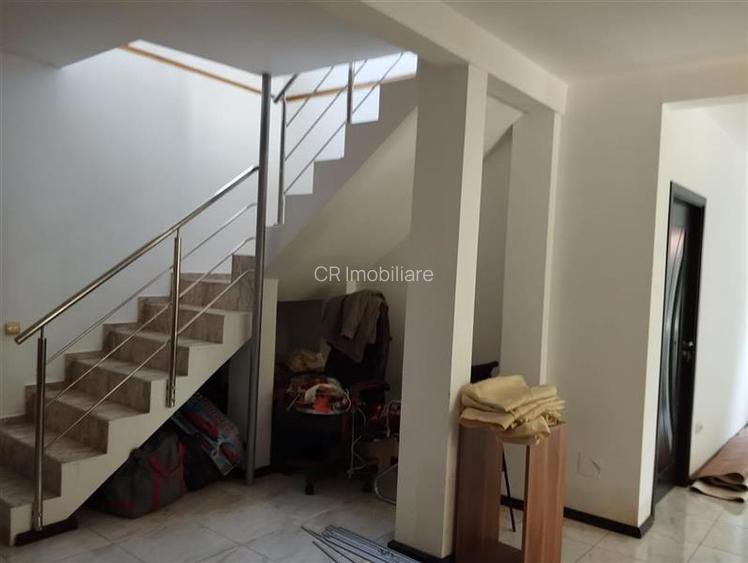 Vila de vanzare cu acces la padurea Izvorani in spatele casei si aproape de cent - 19