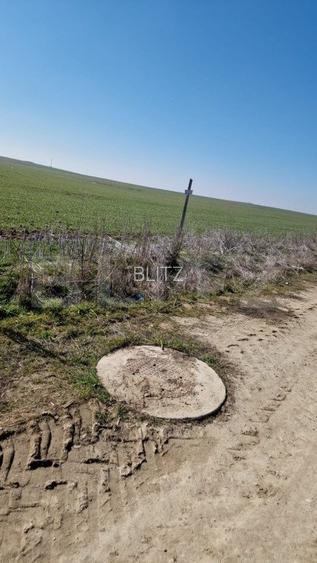 Teren intravilan cu o suprafata 1500 mp in zona Metro - 5