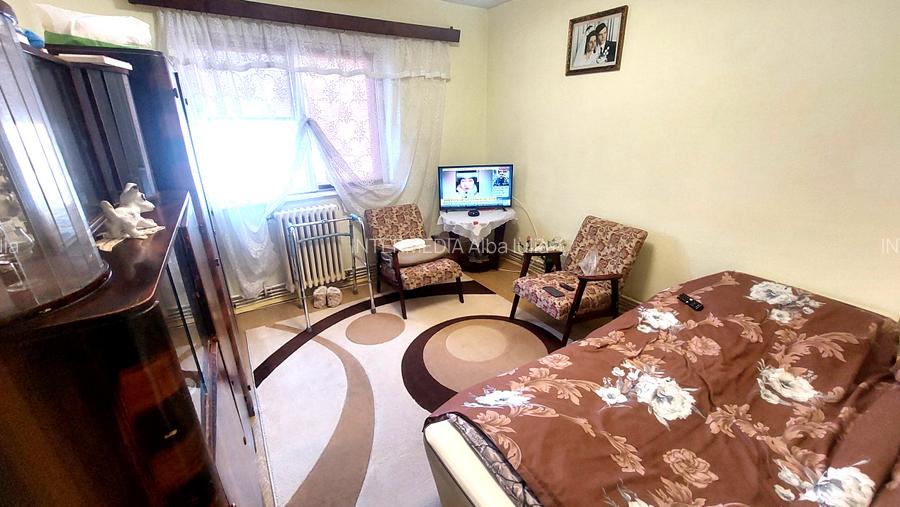 Apartament 2 camere decomandat etaj 1 Cetate - 3