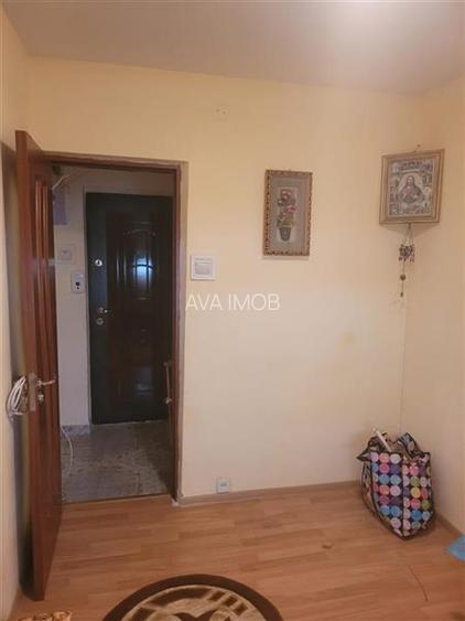 Apartament 3 camere nedecomandate, zona Cora - 6