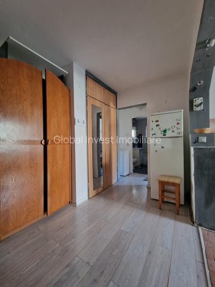 Navodari( Sud, Str Rândunelelor)- 2 camere decomandate, etaj 3/4, liber - 8