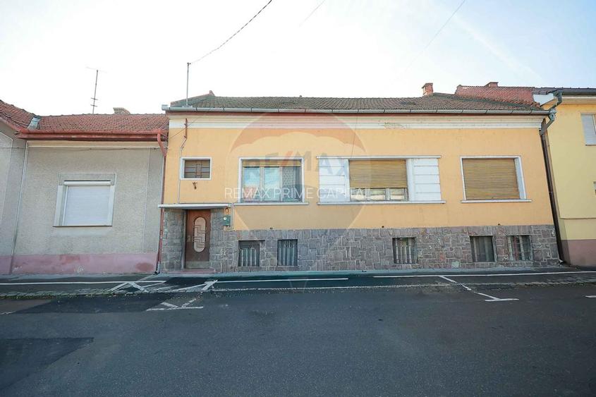 Casă Evreiască de Vânzare, Singur în Curte în zona Ultracentral - 3