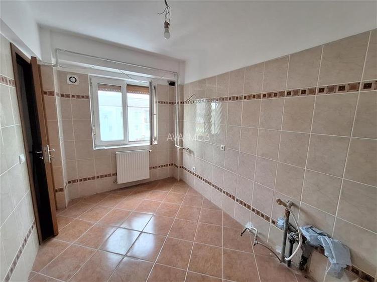Apartament 4 camere decomandat Milcov-Bacau - 7